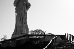 Die imposante Statue ist etwa 20 Meter hoch und wiegt etwa 320 Tonnen.